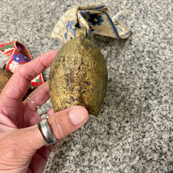 Embroidered Tapestry Cow Bells (2) Vtg Floral Wall Hanging Farmhouse Cottagecore - Picture 9 of 16